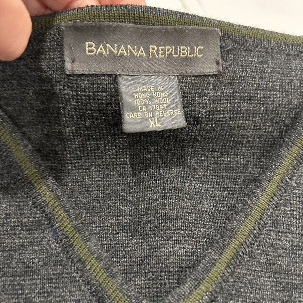Vintage Banana Republic Men's XL 100% Wool V-Neck‎ Sweater Classic Charcoal Gray - Picture 3 of 6